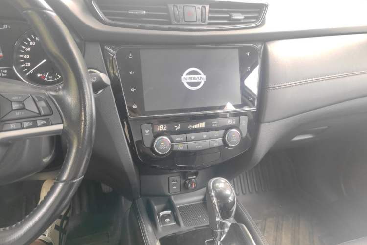 Used Nissan X-Trail 2020 2.0L XL ITS CVT 2WD SmartConnect Comfort Edition Audio And AC Panel