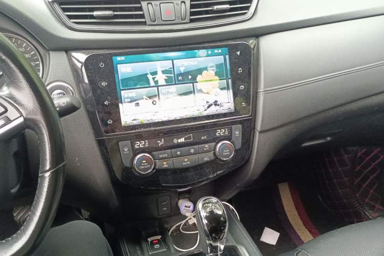 Used Nissan X-Trail 2020 2.0L XL Premium CVT 2WD SmartConnect Luxury Edition Audio And AC Panel