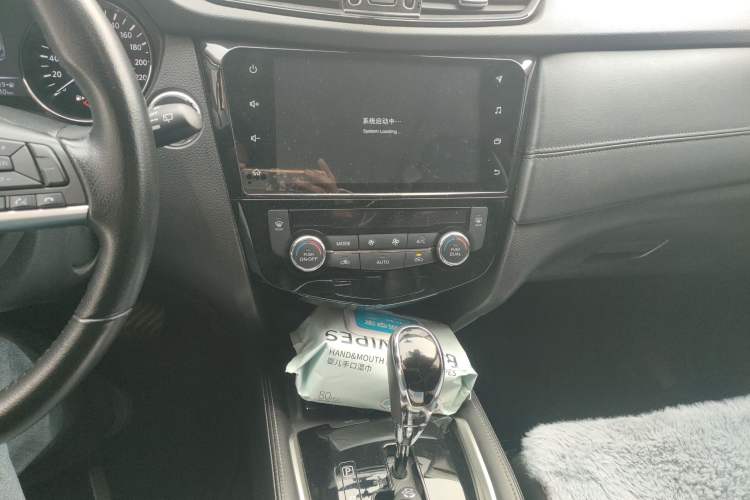 Used Nissan X-Trail 2020 2.0L XL Premium CVT 2WD SmartConnect Luxury Edition Audio And AC Panel