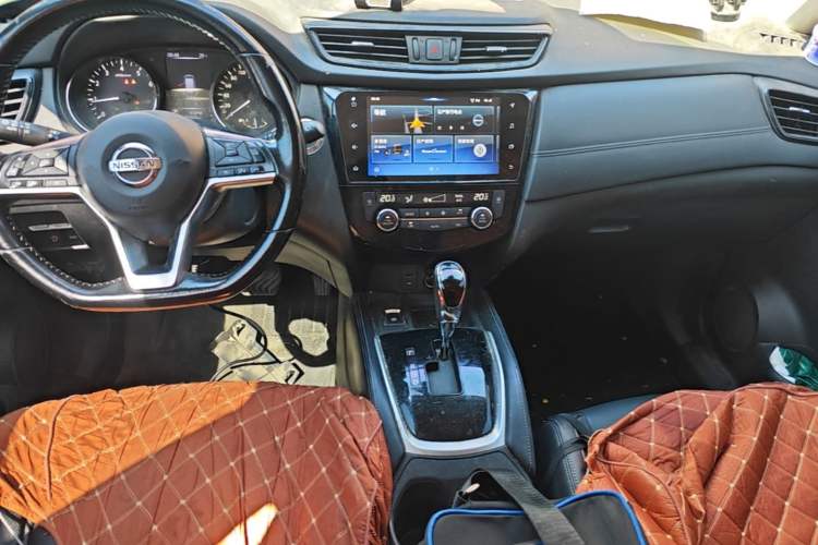 Used Nissan X-Trail 2020 2.0L XL Premium CVT 2WD SmartConnect Luxury Edition Audio And AC Panel