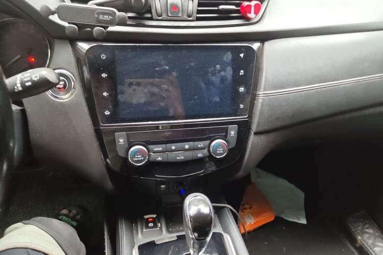 Used Nissan X-Trail 2020 2.0L XL ITS CVT 2WD SmartConnect Comfort Edition Audio And AC Panel