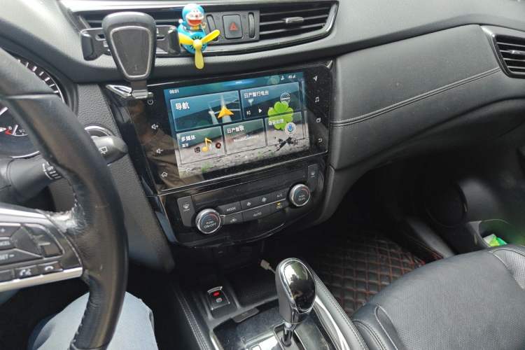 Used Nissan X-Trail 2020 2.0L XL ITS CVT 2WD SmartConnect Comfort Edition Audio And AC Panel