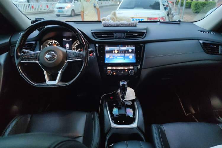 Used Nissan X-Trail 2020 2.0L XL ITS CVT 2WD SmartConnect Comfort Edition Center Console