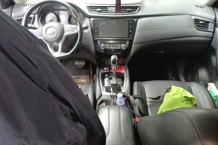 Used Nissan X-Trail 2020 2.0L XL ITS CVT 2WD SmartConnect Comfort Edition Center Console