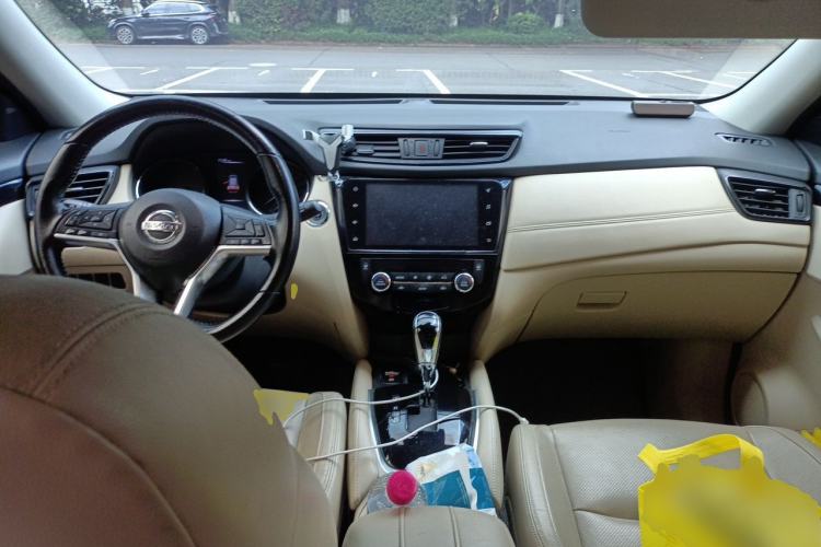 Used Nissan X-Trail 2020 2.0L XL ITS 3-Row CVT 2WD SmartConnect 7-Seater Comfort Edition Center Console
