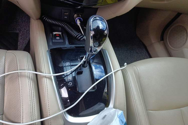 Used Nissan X-Trail 2020 2.0L XL ITS 3-Row CVT 2WD SmartConnect 7-Seater Comfort Edition Gear Lever