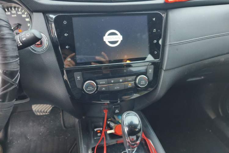 Used Nissan X-Trail 2020 2.0L XL ITS CVT 2WD SmartConnect Comfort Edition Audio And AC Panel