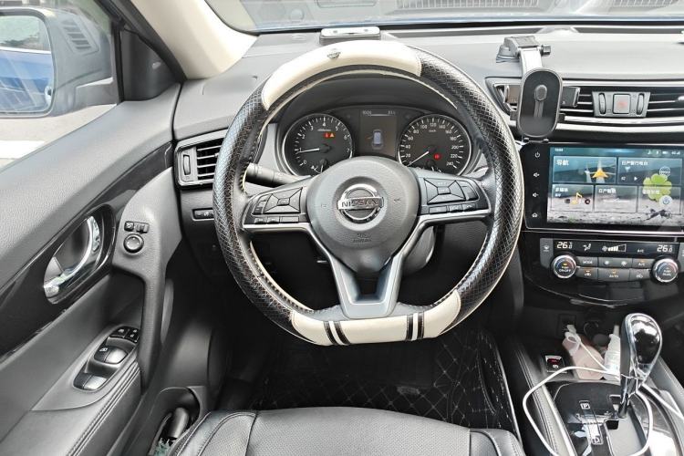 Used Nissan X-Trail 2020 2.0L XL Premium CVT 2WD SmartConnect Luxury Edition Steering Wheel