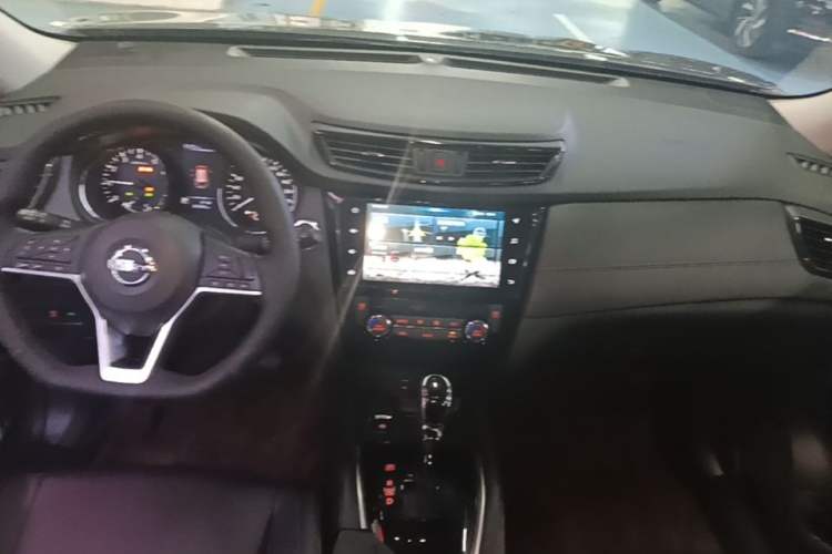 Used Nissan X-Trail 2020 2.0L XL Premium CVT 2WD SmartConnect Luxury Edition Center Console