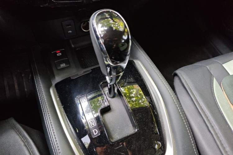 Used Nissan X-Trail 2020 2.5L XL ITS CVT 4WD Deluxe Navigation Edition Gear Lever
