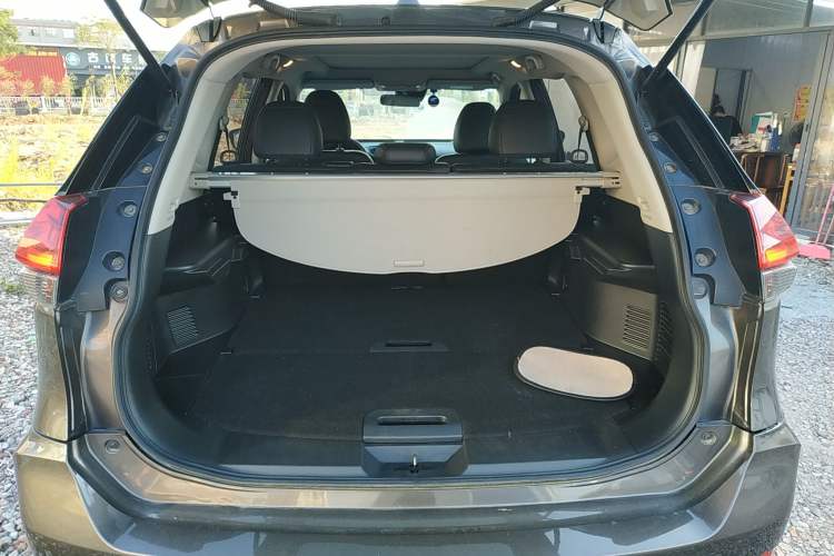 Used Nissan X-Trail 2020 2.0L XL ITS CVT 2WD SmartConnect Comfort Edition Trunk