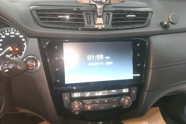 Used Nissan X-Trail 2020 2.0L XL ITS CVT 2WD SmartConnect Comfort Edition Audio And AC Panel