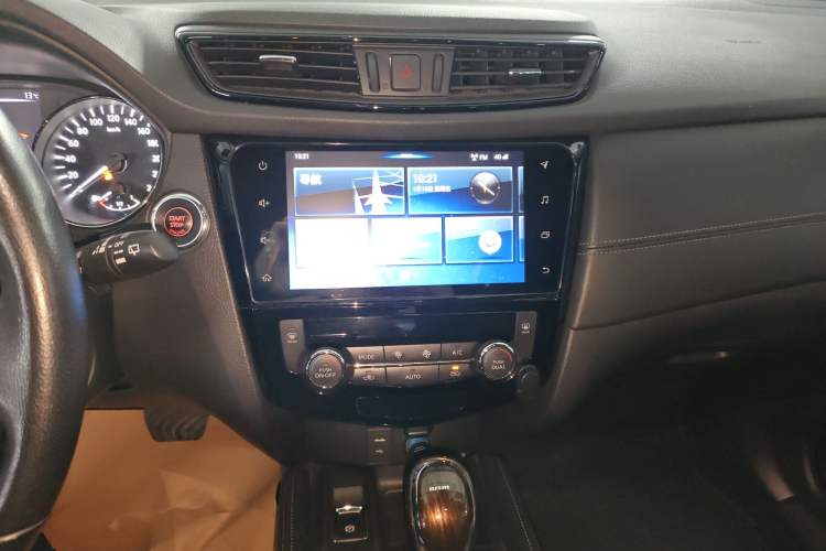 Used Nissan X-Trail 2020 2.0L XL Premium CVT 2WD SmartConnect Luxury Edition Audio And AC Panel