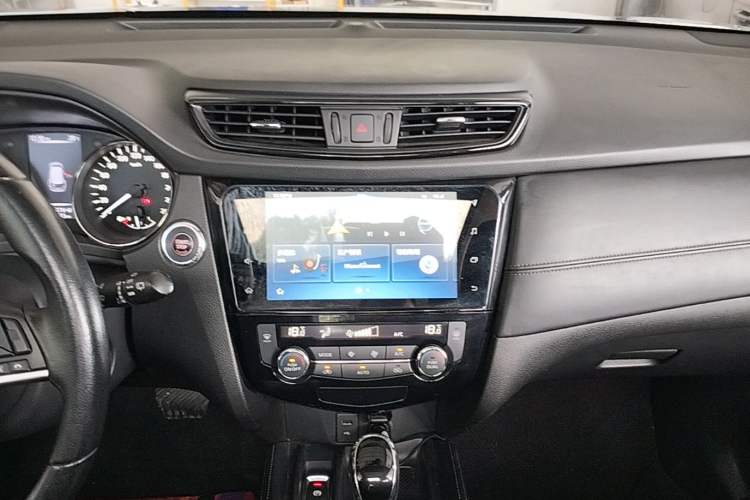 Used Nissan X-Trail 2020 2.0L XL ITS CVT 2WD SmartConnect Comfort Edition Audio And AC Panel