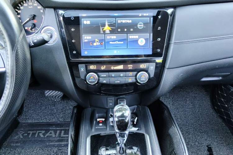 Used Nissan X-Trail 2020 2.0L XL ITS CVT 2WD SmartConnect Comfort Edition Audio And AC Panel