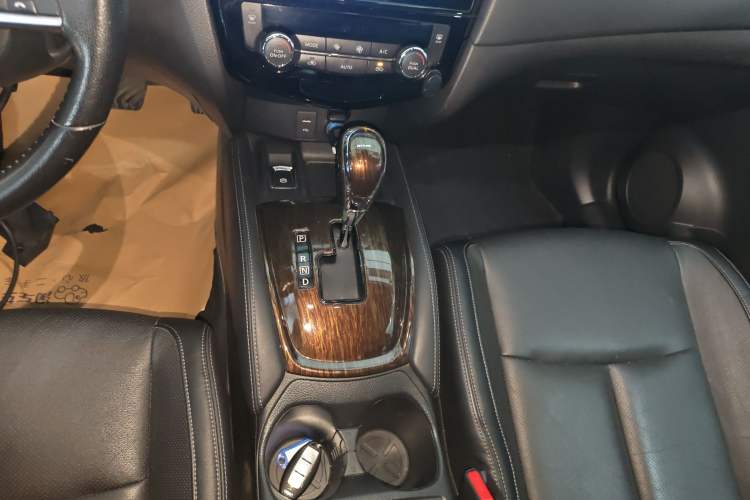 Used Nissan X-Trail 2020 2.0L XL Premium CVT 2WD SmartConnect Luxury Edition Gear Lever