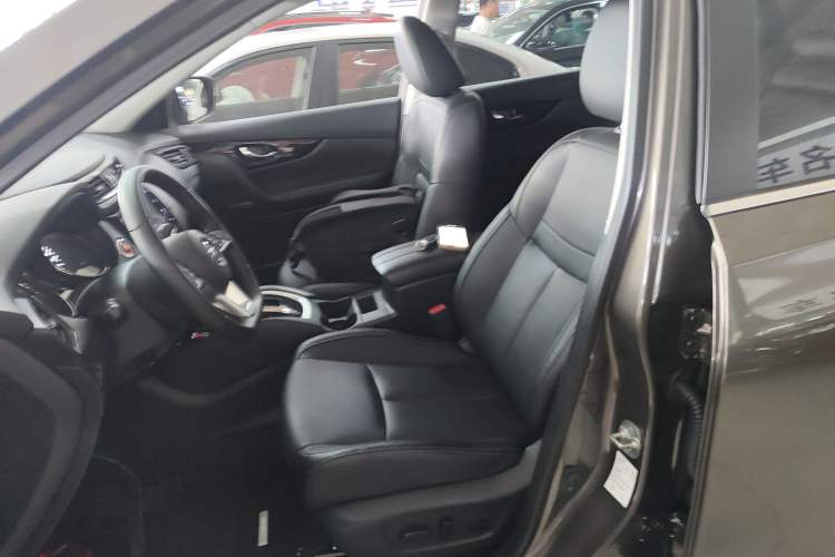 Used Nissan X-Trail 2020 2.0L XL ITS CVT 2WD SmartConnect Comfort Edition Left Front Seat