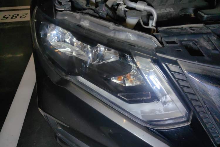 Used Nissan X-Trail 2020 2.0L XL ITS CVT 2WD SmartConnect Comfort Edition Right Front Headlight