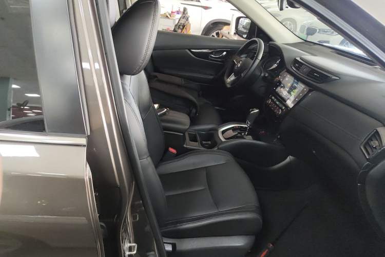 Used Nissan X-Trail 2020 2.0L XL ITS CVT 2WD SmartConnect Comfort Edition Right Front Seat