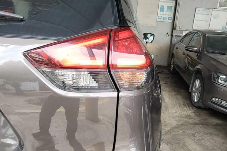 Used Nissan X-Trail 2020 2.0L XL ITS CVT 2WD SmartConnect Comfort Edition Right Rear Taillight