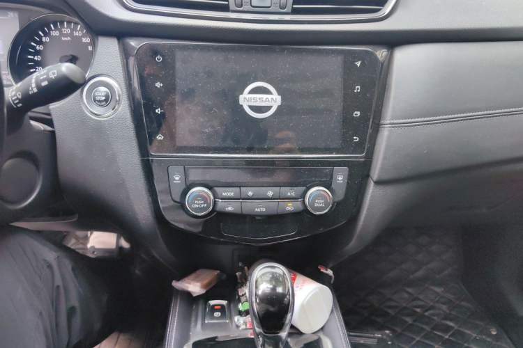 Used Nissan X-Trail 2020 2.0L XL Premium CVT 2WD SmartConnect Luxury Edition Audio And AC Panel