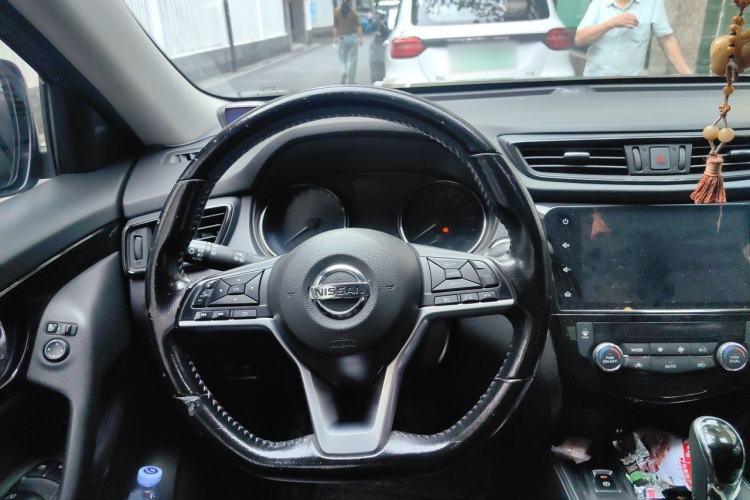Used Nissan X-Trail 2020 2.0L XL Premium CVT 2WD SmartConnect Luxury Edition Steering Wheel
