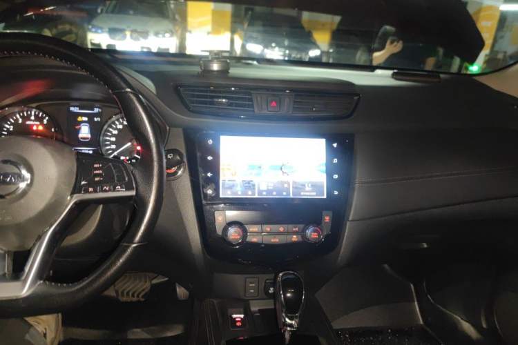 Used Nissan X-Trail 2020 2.0L XL Premium CVT 2WD SmartConnect Luxury Edition Audio And AC Panel