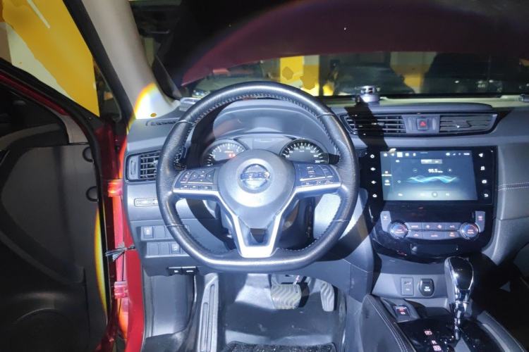 Used Nissan X-Trail 2020 2.0L XL Premium CVT 2WD SmartConnect Luxury Edition Steering Wheel