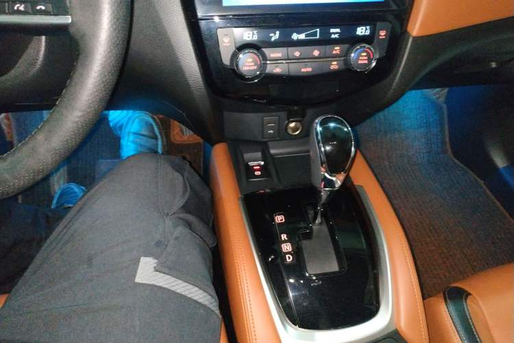 Used Nissan X-Trail 2020 2.0L XL Premium CVT 2WD SmartConnect Luxury Edition Gear Lever
