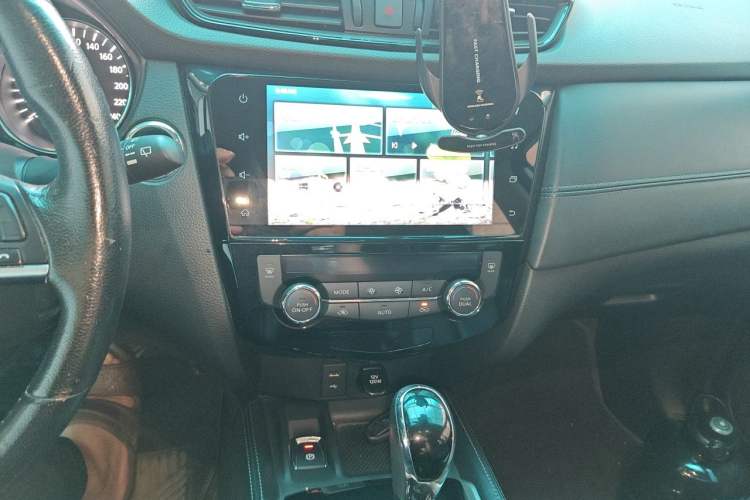 Used Nissan X-Trail 2020 2.0L XL ITS CVT 2WD SmartConnect Comfort Edition Audio And AC Panel