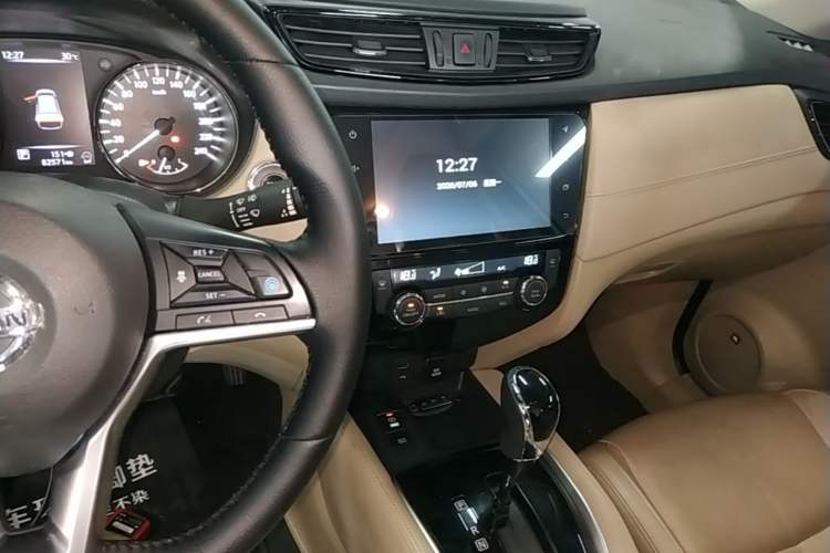 Used Nissan X-Trail 2020 2.5L XL ITS 3-Row CVT 4WD Seven-Seater Luxury Navigation Edition Audio And AC Panel