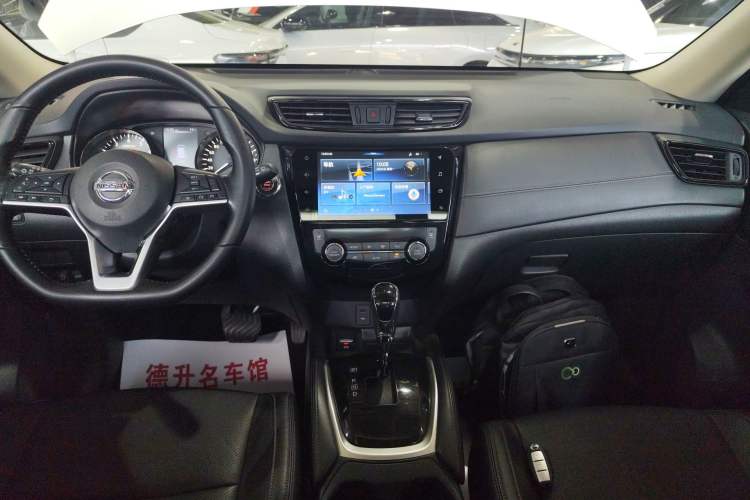 Used Nissan X-Trail 2020 2.0L XL ITS CVT 2WD SmartConnect Comfort Edition Audio And AC Panel