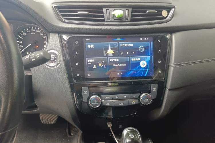 Used Nissan X-Trail 2020 2.0L XL ITS CVT 2WD SmartConnect Comfort Edition Audio And AC Panel
