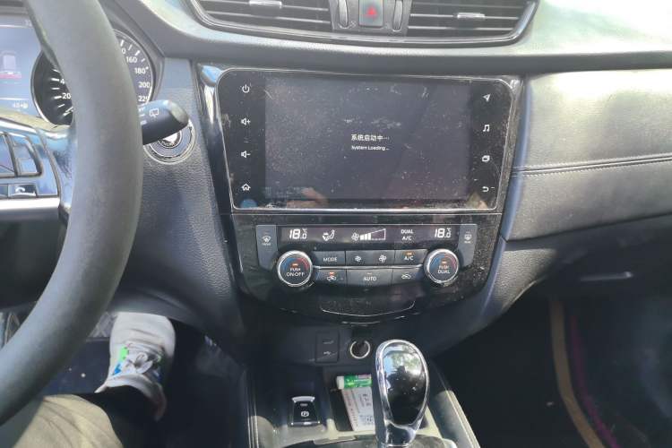 Used Nissan X-Trail 2020 2.0L XL ITS CVT 2WD SmartConnect Comfort Edition Audio And AC Panel