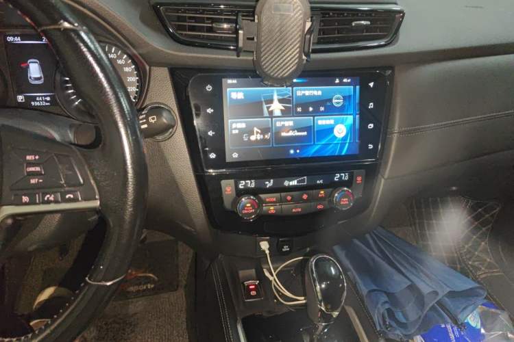Used Nissan X-Trail 2020 2.0L XL Premium CVT 2WD SmartConnect Luxury Edition Audio And AC Panel