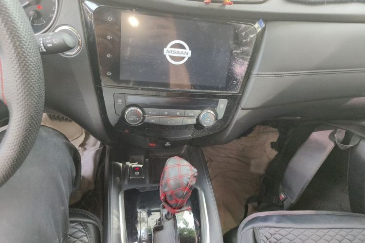 Used Nissan X-Trail 2020 2.0L XL ITS CVT 2WD SmartConnect Comfort Edition Audio And AC Panel