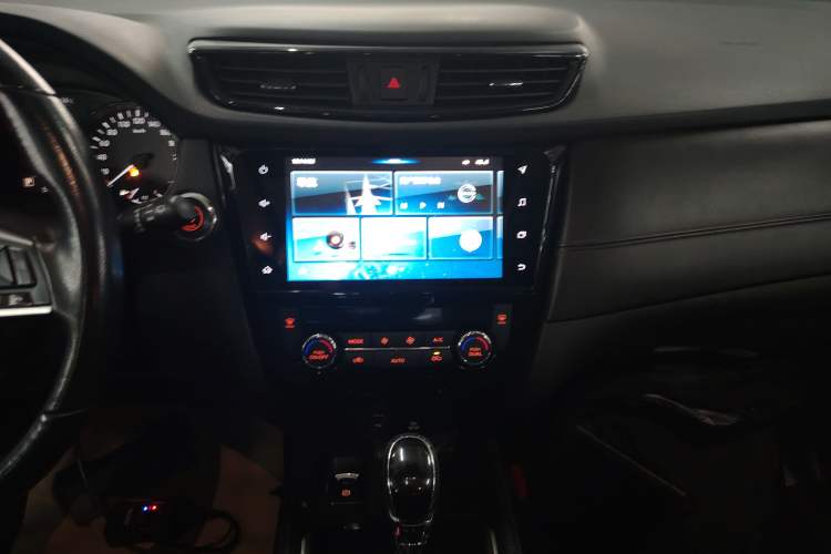 Used Nissan X-Trail 2020 2.0L XL ITS CVT 2WD SmartConnect Comfort Edition Audio And AC Panel