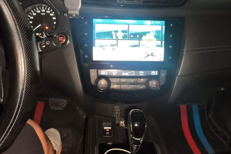 Used Nissan X-Trail 2020 2.0L XL ITS CVT 2WD SmartConnect Comfort Edition Audio And AC Panel