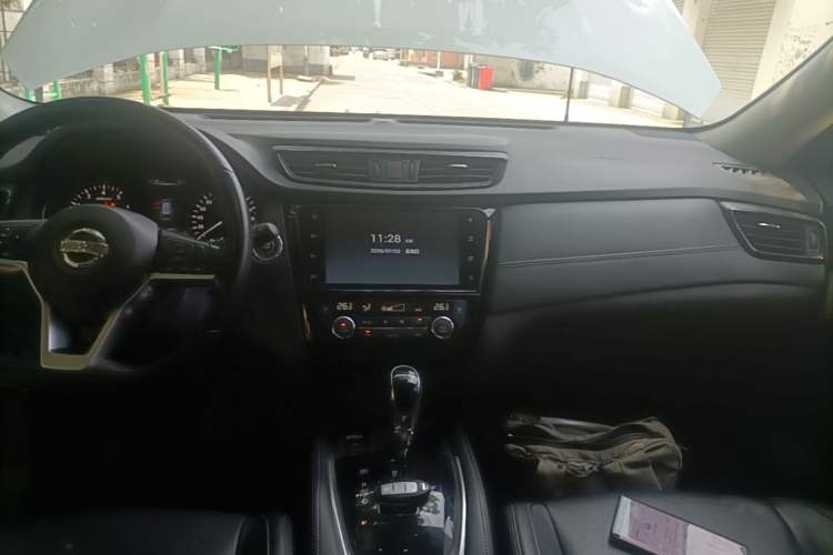 Used Nissan X-Trail 2020 2.0L XL ITS CVT 2WD SmartConnect Comfort Edition Audio And AC Panel