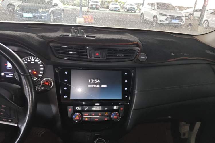 Used Nissan X-Trail 2020 2.0L XL ITS CVT 2WD SmartConnect Comfort Edition Audio And AC Panel