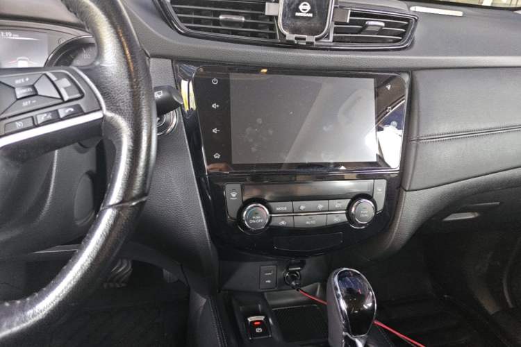 Used Nissan X-Trail 2020 2.0L XL ITS CVT 2WD SmartConnect Comfort Edition Audio And AC Panel