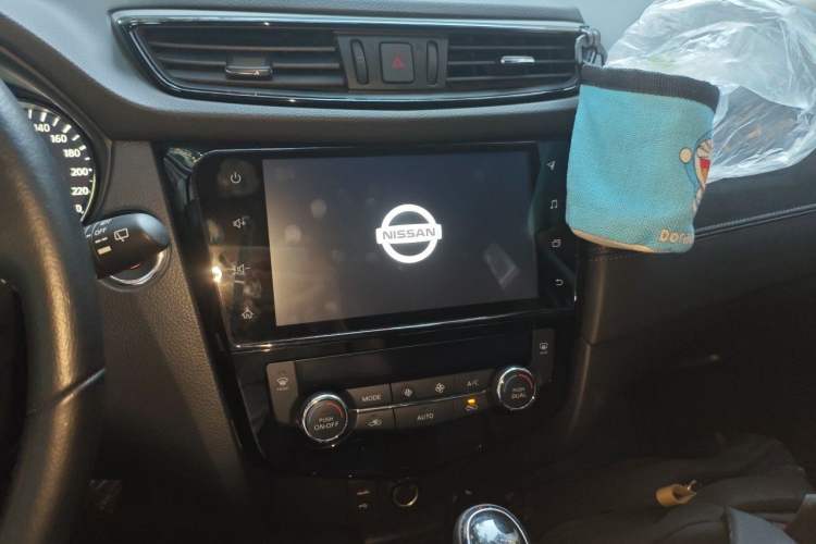 Used Nissan X-Trail 2020 2.0L XL ITS CVT 2WD SmartConnect Comfort Edition Audio And AC Panel