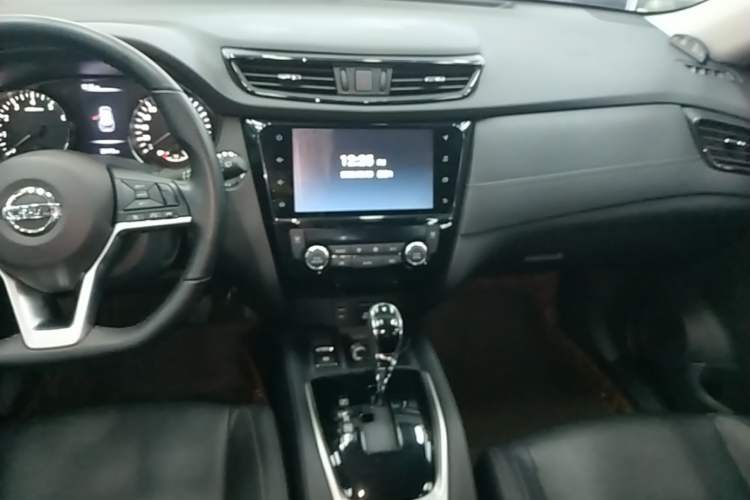 Used Nissan X-Trail 2020 2.0L XL ITS CVT 2WD SmartConnect Comfort Edition Audio And AC Panel