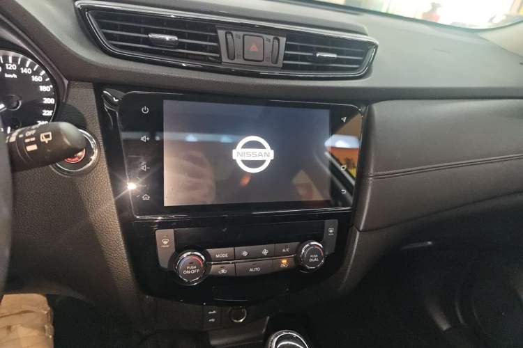 Used Nissan X-Trail 2020 2.5L XL ITS CVT 4WD Deluxe Navigation Edition Audio And AC Panel