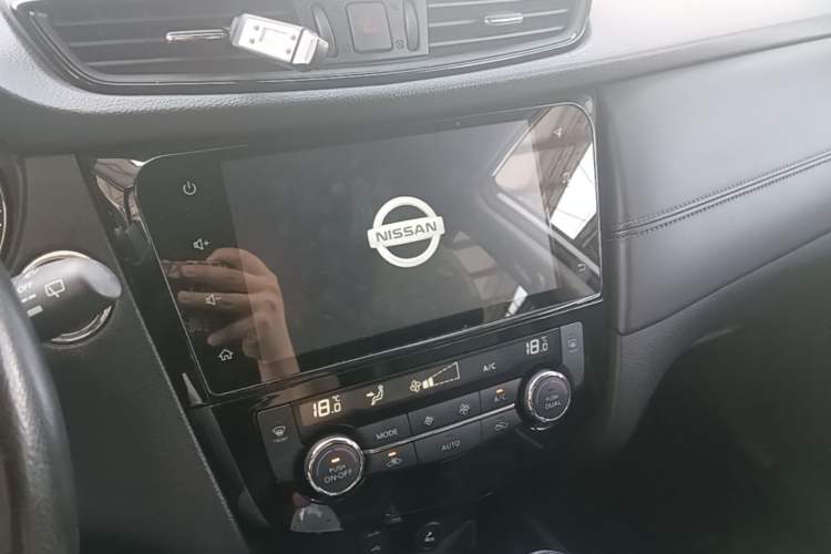 Used Nissan X-Trail 2020 2.0L XL ITS CVT 2WD SmartConnect Comfort Edition Audio And AC Panel