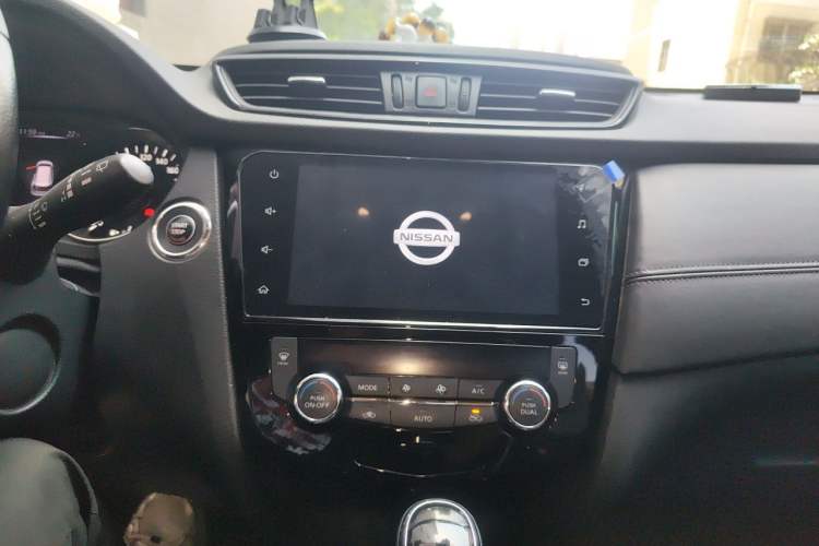 Used Nissan X-Trail 2020 2.0L XL ITS CVT 2WD SmartConnect Comfort Edition Audio And AC Panel