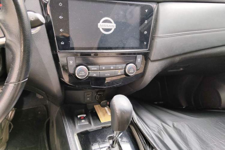 Used Nissan X-Trail 2020 2.0L XL ITS CVT 2WD SmartConnect Comfort Edition Audio And AC Panel