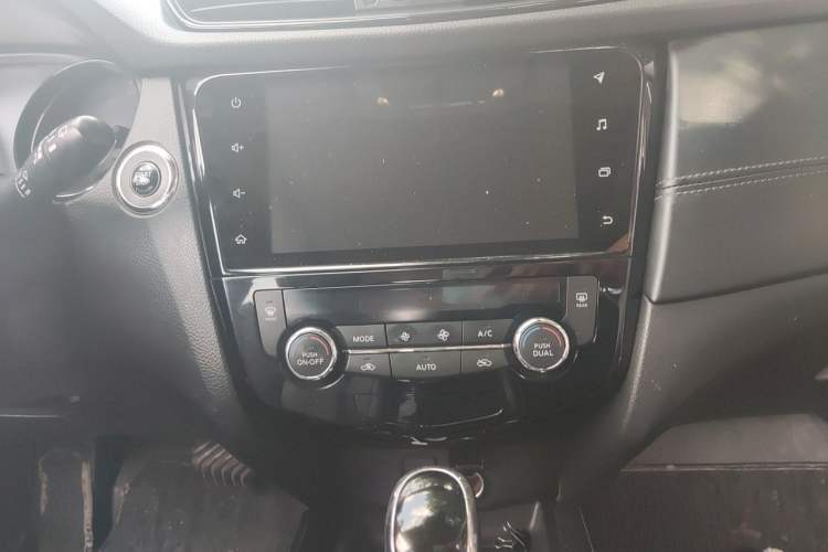 Used Nissan X-Trail 2020 2.0L XL ITS CVT 2WD SmartConnect Comfort Edition Audio And AC Panel