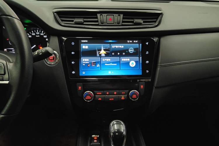 Used Nissan X-Trail 2020 2.0L XL Premium CVT 2WD SmartConnect Luxury Edition Audio And AC Panel