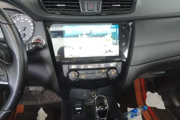 Used Nissan X-Trail 2020 2.0L XL ITS CVT 2WD SmartConnect Comfort Edition Audio And AC Panel